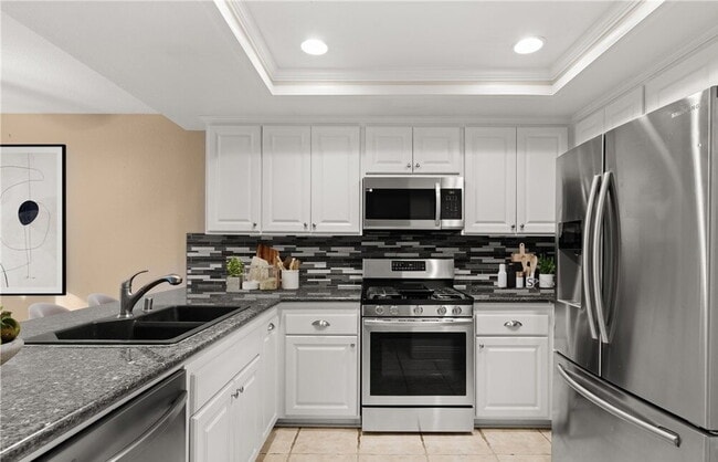 Building Photo - Sophisticated Space Designed for Comfort