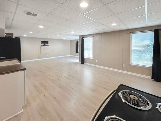 Building Photo - Stunning 5-Bedroom Executive Home in Kennesaw’s Preserve Falcon Hills!