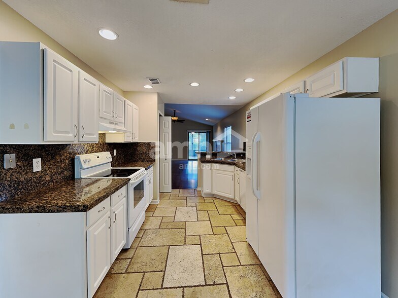 Building Photo - 4316 Hanging Moss Dr