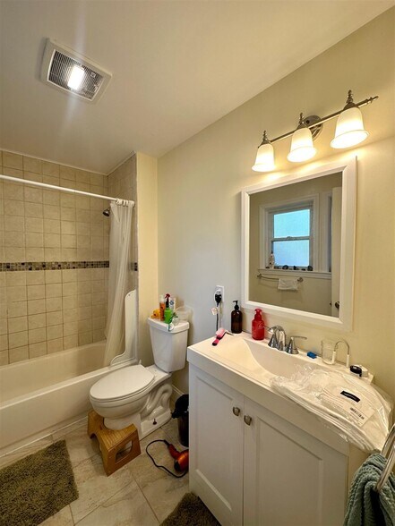 Building Photo - 119 Morrison Ave