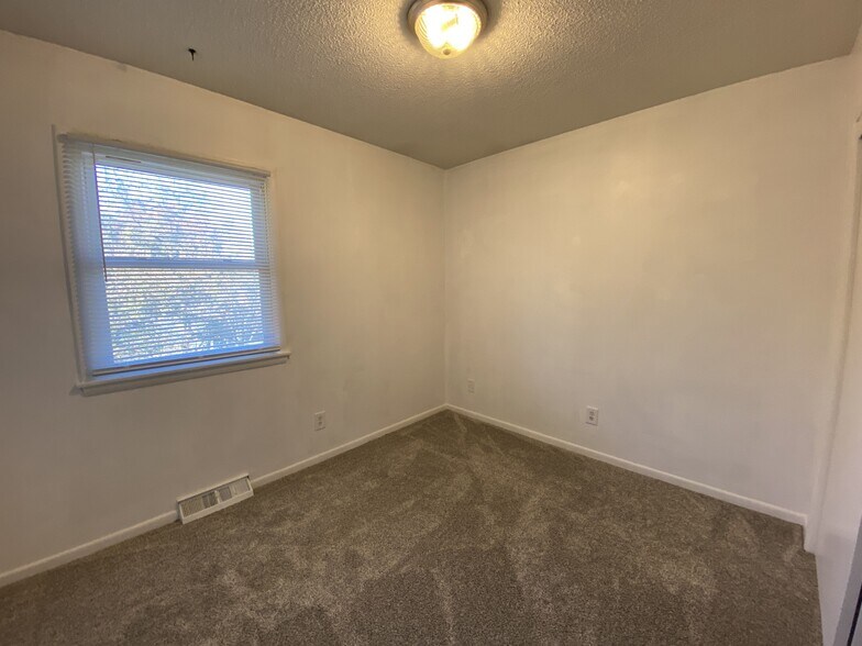 Building Photo - 3310 SE 5th St