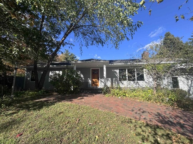 Building Photo - 3BR RANCH BRUNSWICK SEASONAL FURNISHED