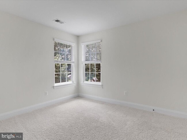 Building Photo - 41595 Revival Dr
