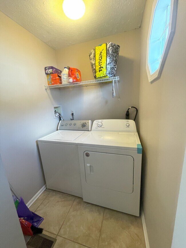 Building Photo - 108 Cathedral Ct