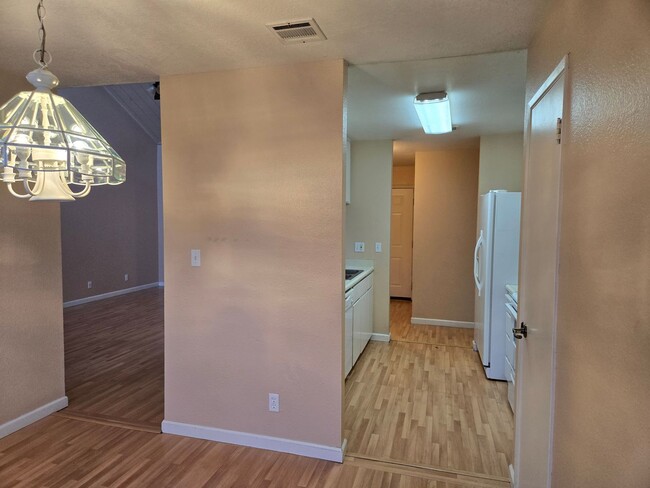 Building Photo - 2950 Niagra #262 - Turlock Condo