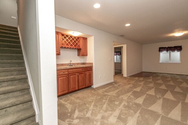 Building Photo - Beautiful ranch style patio home in Fox Meadows golf community.