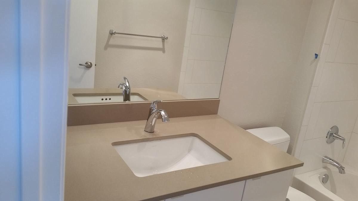 Bath - 8 Shoreline Ct