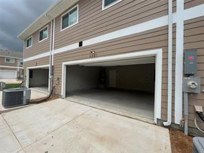 Building Photo - 2221 Greystone Dr
