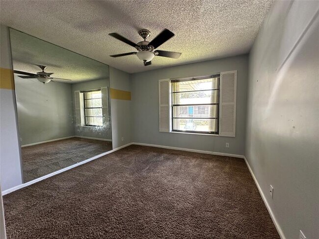 Building Photo - 9785 Pineapple Tree Dr