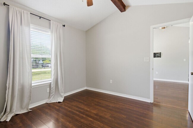 Building Photo - 359 John King Rd