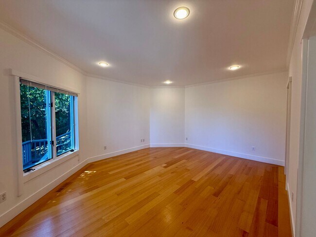 Building Photo - 51 Via Los Altos