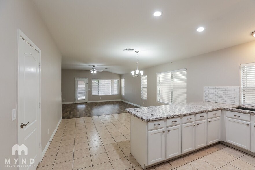 Building Photo - 5527 W Southgate Ave