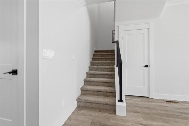 Building Photo - Heart of Eagle 3 Bed 2.5 Bath