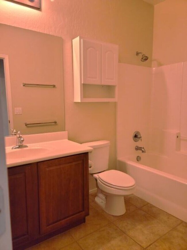 Building Photo - Single story with lots of tile in living a...
