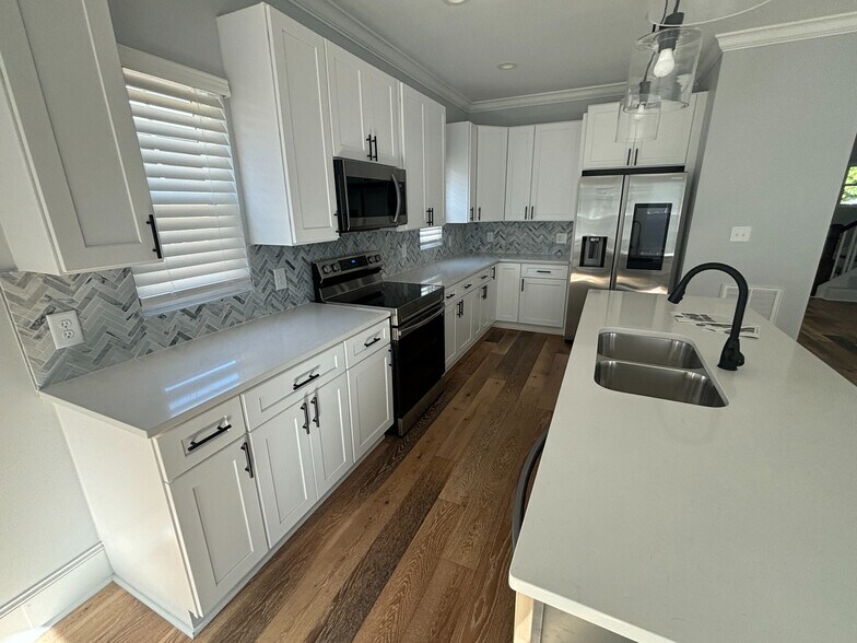 Building Photo - Room in Single Family Home on Booker Ave