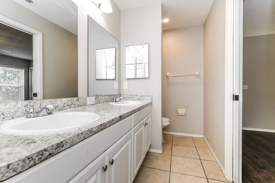 Building Photo - 1512 Lake Thomas Loop