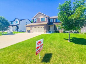 Building Photo - 885 Northview Dr
