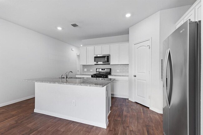 Building Photo - 21020 Price Daniel Dr