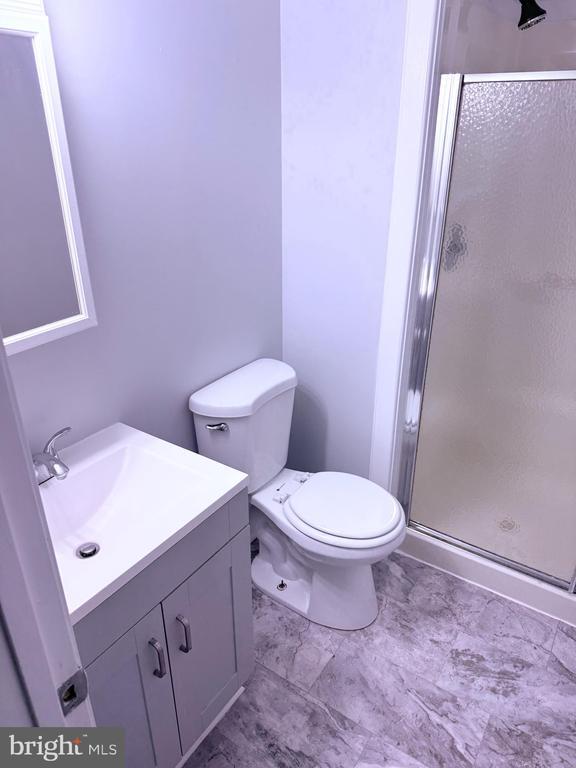 Building Photo - 8625 Point of Woods Dr