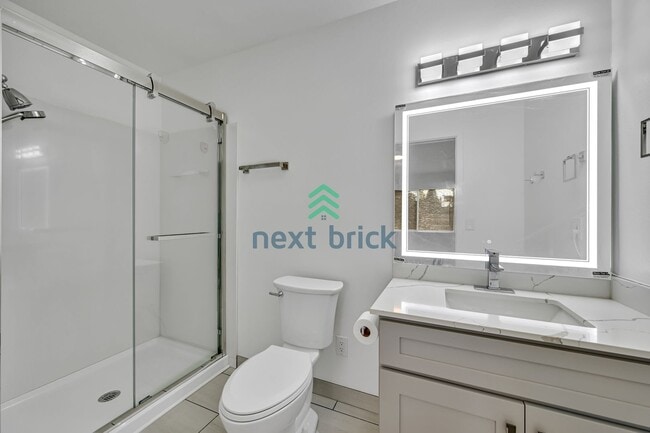 Building Photo - A beautiful 4 bed and 2 bathroom house for rent