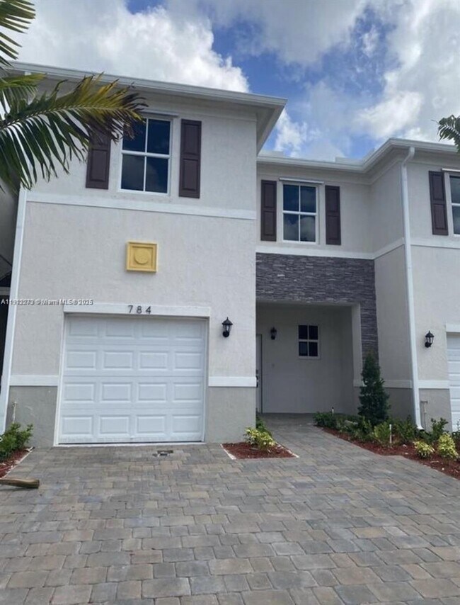 Primary Photo - 784 SE 19th St