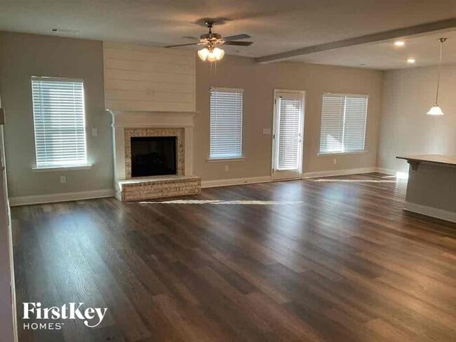 Building Photo - 215 Cheshire Dr