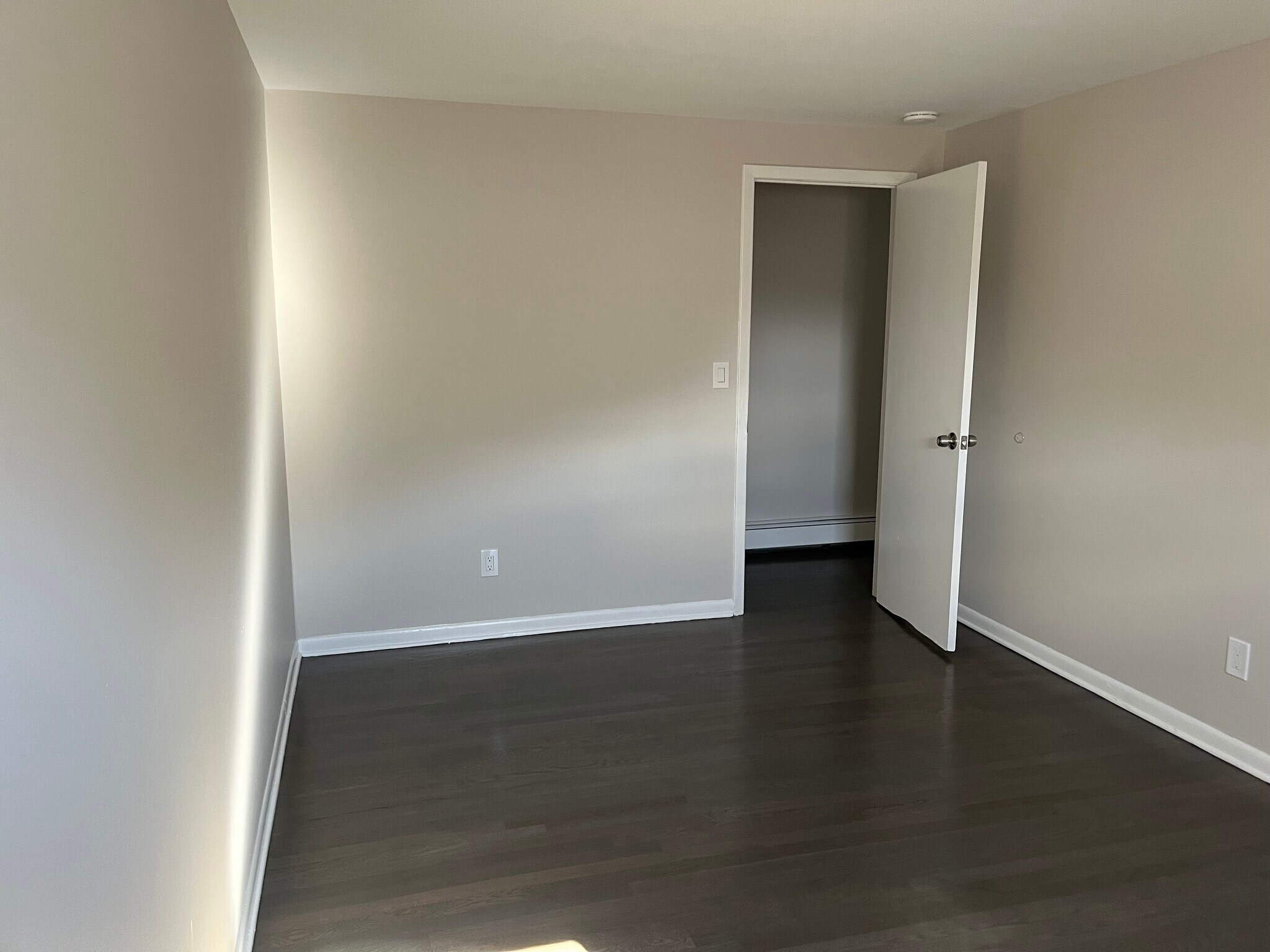 Building Photo - 386 Main St