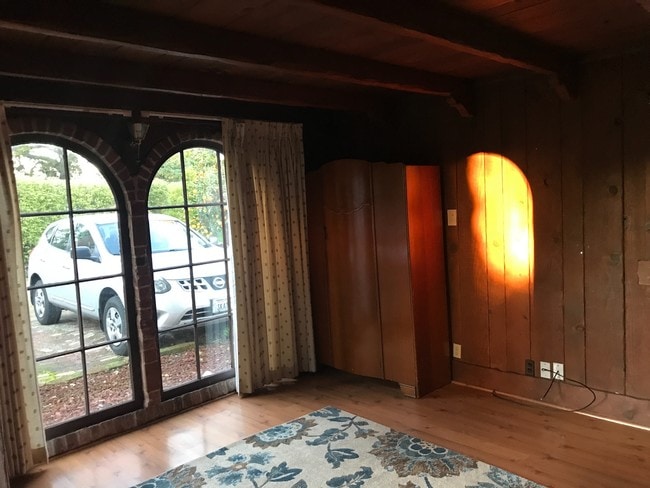Building Photo - Adorable storybook studio cottage