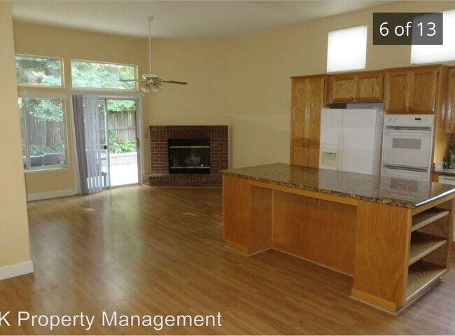 Building Photo - 351 Seaton Dr