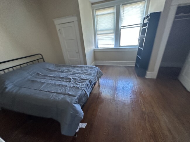 Building Photo - 1810 Newton St NW