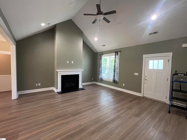 Building Photo - 103 Angler Dr