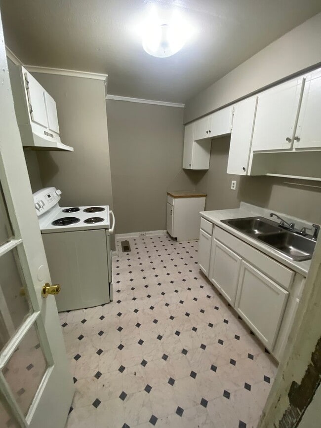 Building Photo - **ON HOLD**Total Electric 3 Bedroom / 1 Ba...