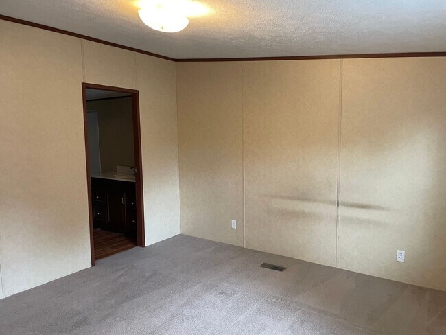 Building Photo - 3 Bedroom 2 Bathroom-Manufactured Home In Shallotte NC
