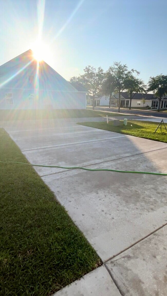 Building Photo - 133 Staggerbush St