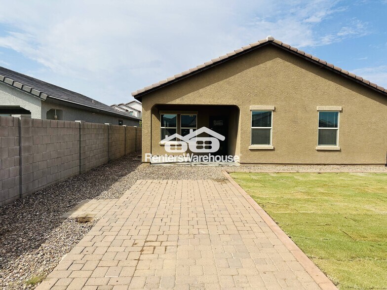 Building Photo - 19576 W Annika Dr
