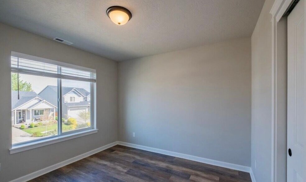 Building Photo - 4164 Sagecrest Dr NE