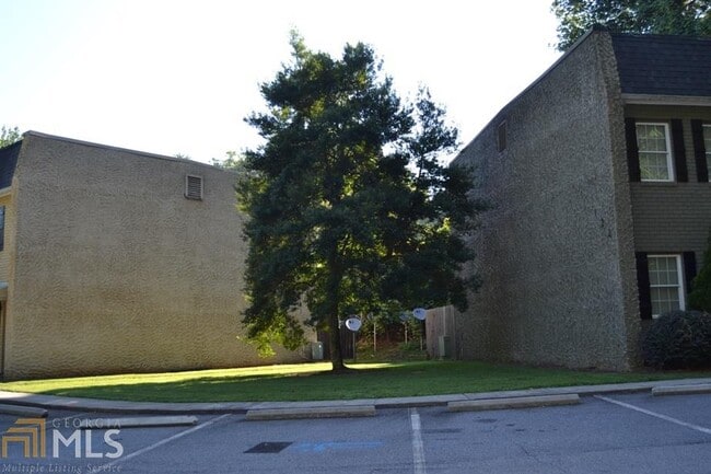 Building Photo - 123 Saine Dr SW