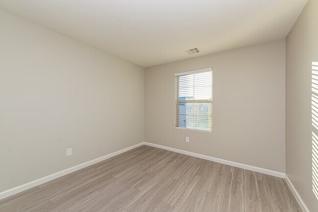 Building Photo - 10152 Ruggles Mansion Ave