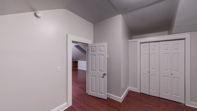 Building Photo - 244
