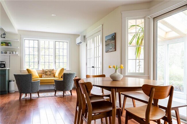 Building Photo - 304 Third Beach Rd