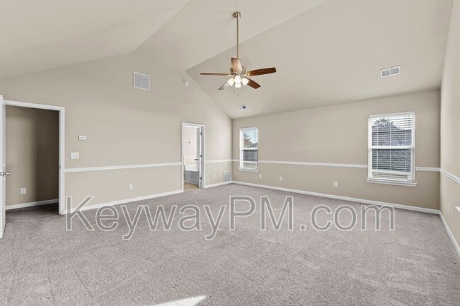 Building Photo - 456 Lory Ln