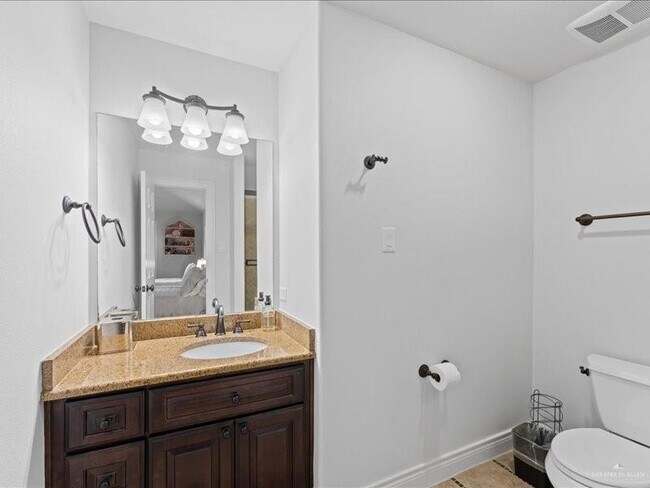 Building Photo - 7 Ivy Castle Ct