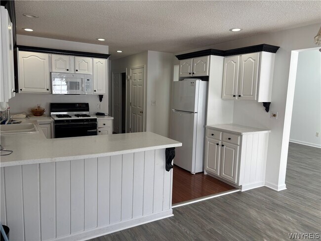 Building Photo - 3011 Cloverbank Rd