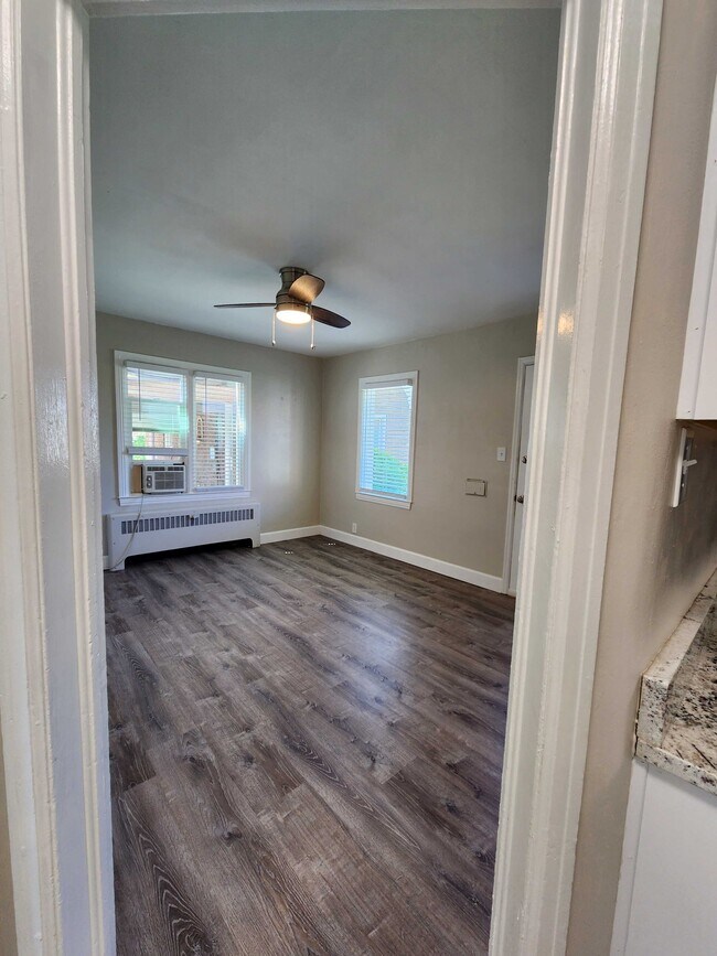 Building Photo - 210 E 4800 S