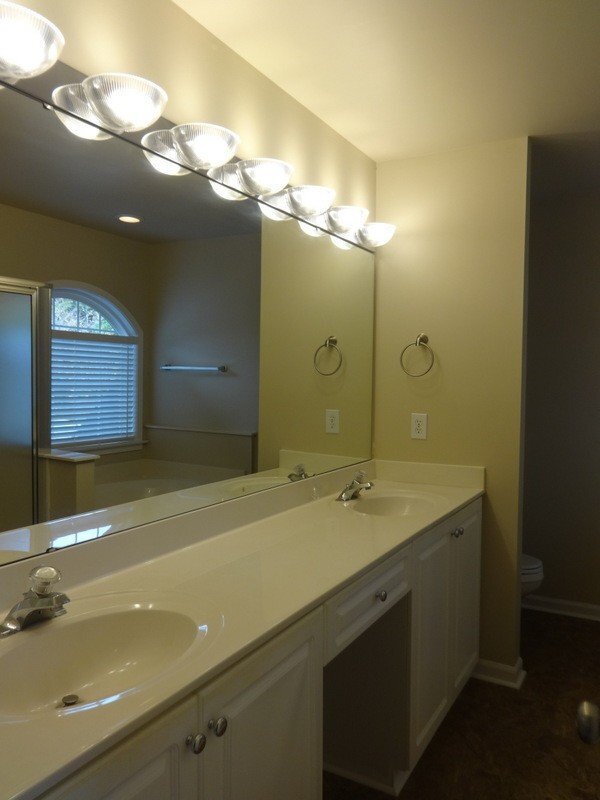 Building Photo - 402 Cliffview Ct