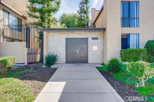 Building Photo - 22038 Vanowen St