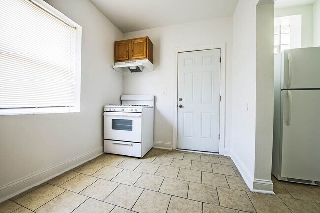 Building Photo - 7920-26 S Evans Chicago, IL 60619