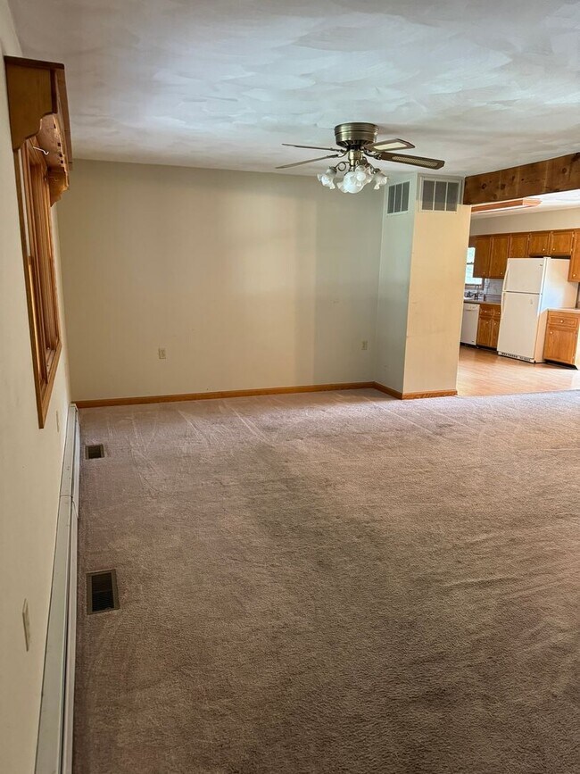 Building Photo - Spacious 3-Bedroom Home with Bonus Rooms i...