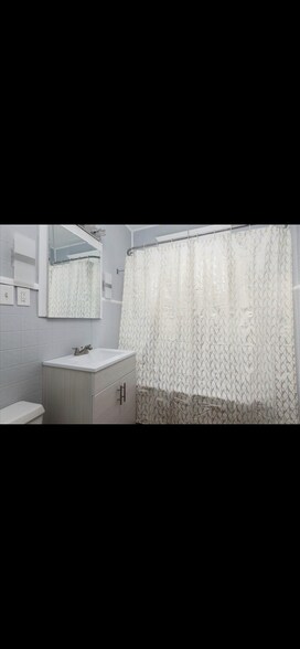 Building Photo - 431 Hoyt St