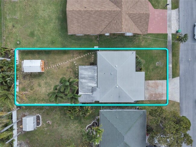 Building Photo - 211 SE 1st Terrace